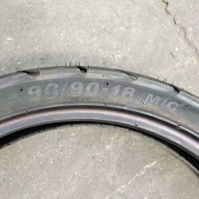 Pneumatici per motociclisti di tipo Swallow con contenuto di gomma compreso tra il 35% e il 55%
