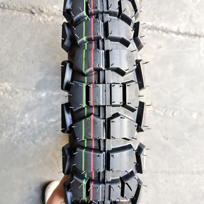 Pneumatici per motocicli Pneumatici neri diretti Pneumatici con involucro di colore resistente Pneumatici per motocicli 4.10-18