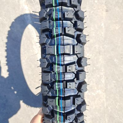 Contenuto di gomma del 35%-55% Lunga durata 3.00-17 Pneumatici per motociclette Motocross per prestazioni massime