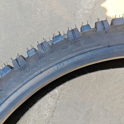 Contenuto di gomma del 35%-55% Lunga durata 3.00-17 Pneumatici per motociclette Motocross per prestazioni massime