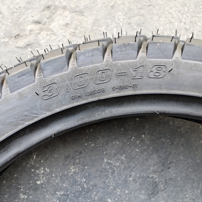 Pneumatici per motocicli 3.00-18 per esigenze del cliente