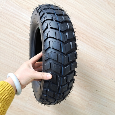 Contenuto di gomma superiore del 35%-55% 120/90-10 Pneumatici per motociclette destinati alla vendita nel porto di Qingdao