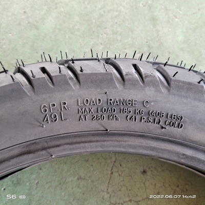 Acceptabile pneumatico OEM di gomma per moto 80/100-14 per la garanzia del involucro del pneumatico