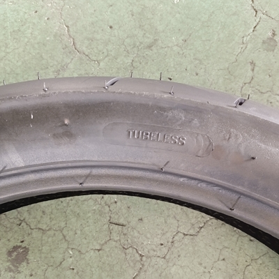 90/90-17 Pneumatici per motocicli con materia prima di gomma naturale acciaio nylon