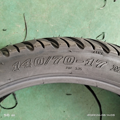 140/70-17 8 Ply Rate Nero pneumatico da motocicletta 18 pollici Prodotto per il carico Porto Qingdao