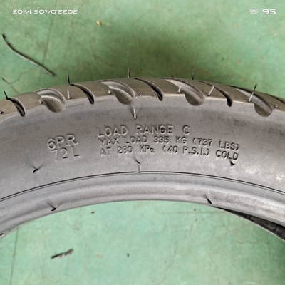 140/70-17 8 Ply Rate Nero pneumatico da motocicletta 18 pollici Prodotto per il carico Porto Qingdao
