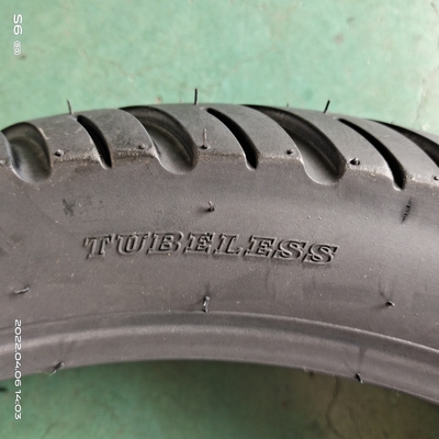 140/70-17 8 Ply Rate Nero pneumatico da motocicletta 18 pollici Prodotto per il carico Porto Qingdao