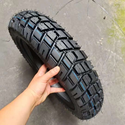 Pneumatici per motocicli senza tubi con contenuto di gomma compreso tra il 35% e il 55%