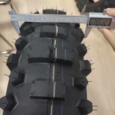 Capacità di carico elevata 140/80-18 140/80/18 140 80 18 Terreno pneumatici di gomma morbida per motocicli