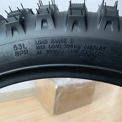 Pneumatici per motociclette per avventure e sfide off-road