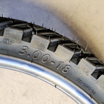 17" 18" 19" 21" pollici pneumatici da moto con gomma naturale realizzati nel porto di carico Qingdao