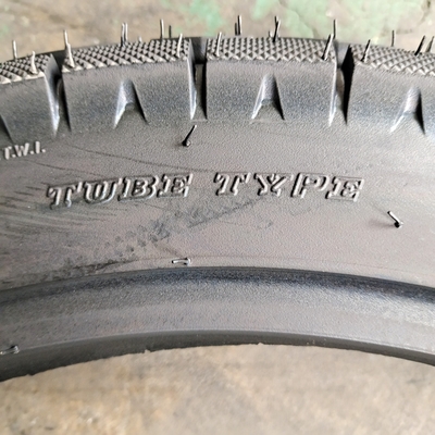 Pneumatici per motocicli 17 3.00-17 Pneumatici per supermobili con resistenza alla trazione di lunga durata