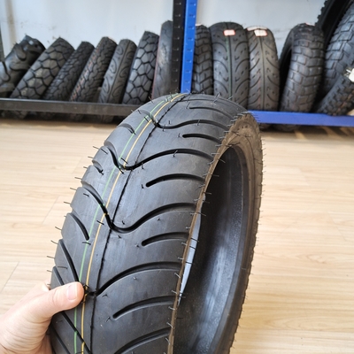 Pneumatici per motocicli 4.00-8 Capacità di produzione 5000 pcs al giorno Scooter Harley Davidson