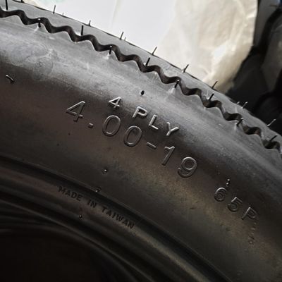 4.50-18 4.00-19 4.50-19 5.00-17 Pneumatici per motociclette con tempi di consegna entro 25 giorni