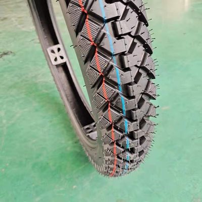 Cambio diretto di pneumatici per moto 3.00-18 con 20000 KM Vita di lavoro e tempo entro 25 giorni