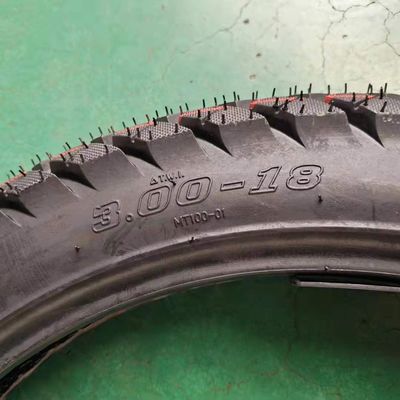 Cambio diretto di pneumatici per moto 3.00-18 con 20000 KM Vita di lavoro e tempo entro 25 giorni