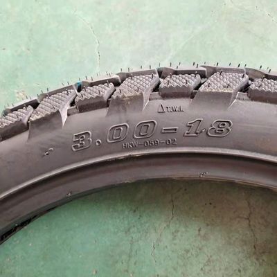 Cambio diretto di pneumatici per moto 3.00-18 con 20000 KM Vita di lavoro e tempo entro 25 giorni