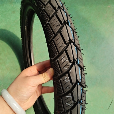 Pneumatici e tubi di gomma per moto 2.75-17 Alta resistenza alla trazione 35%-55% Contenuto di gomma