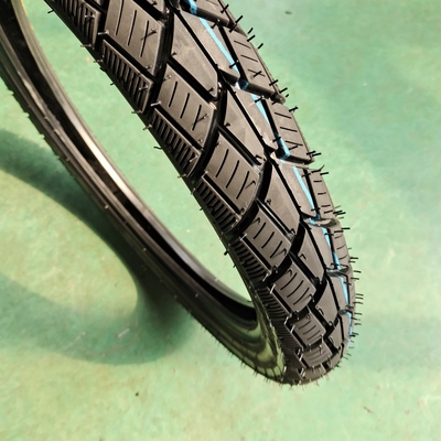 Pneumatici e tubi di gomma per moto 2.75-17 Alta resistenza alla trazione 35%-55% Contenuto di gomma
