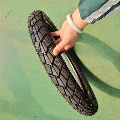 Pneumatici e tubi di gomma per moto 2.75-17 Alta resistenza alla trazione 35%-55% Contenuto di gomma