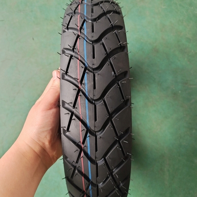 Porto di carico Qingdao cinese 90/90-12 Pneumatici pesanti senza tubo per motociclette con involucro