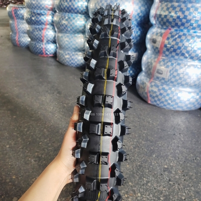 Scopri la differenza con i nostri pneumatici off-road per moto 90/90-21 909021 TT/TL