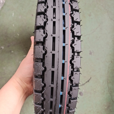 Prendi il tuo pneumatico da moto Bajaj a tre ruote 4.00-8 sostituito con uno