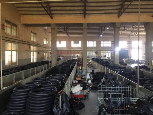 Prendi il tuo pneumatico da moto Bajaj a tre ruote 4.00-8 sostituito con uno