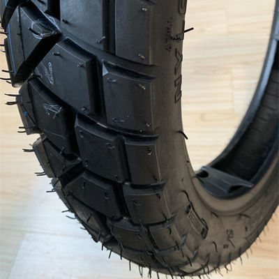 Pneumatici per motociclette del porto di Qingdao 18 e 5000 pezzi al giorno Capacità di produzione