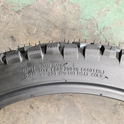 Contenuto di gomma del 35%-55% Pneumatici per motocicli di gomma naturale 3.00-18 Pneumatici senza tubi al meglio
