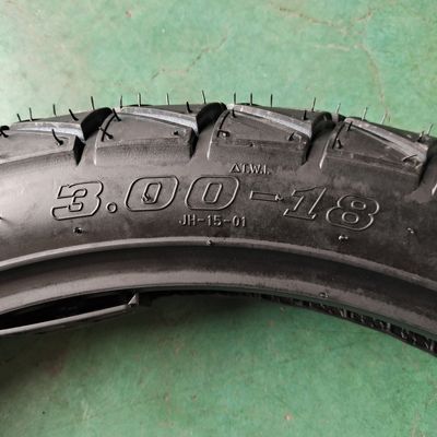 Pneumatici senza tubi per motocicli 3.00-18 35%-55% Contenuto di gomma 6pr/8pr Ply Rating
