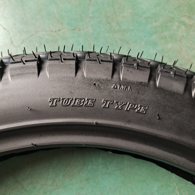 Esperienza del pneumatico superiore di gomma naturale per moto 3.00-17 6PR/8PR Ply Rating