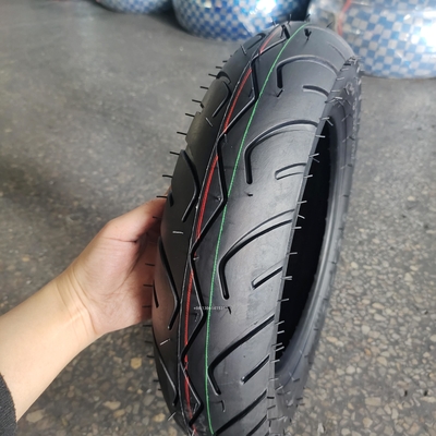 Contenuto di gomma del 35%-45% Pneumatici senza tubi per motociclette 3.50-10 350 10 con materiale durevole