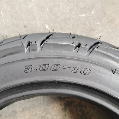 Pneumatici senza tubi per motocicli 3.50-10 3.00-10 con materia prima di gomma naturale acciaio nylon