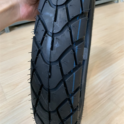 5000 pezzi al giorno Capacità di produzione pneumatici per moto 90/90/18 per il mercato africano