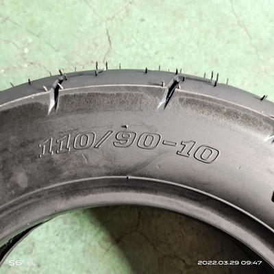 10 pollici pneumatico da moto 110/90-10 6 Ply Rate con gomma nera e 35%-55% di contenuto di gomma
