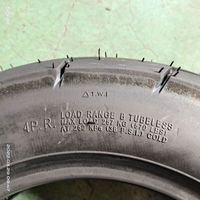 10 pollici pneumatico da moto 110/90-10 6 Ply Rate con gomma nera e 35%-55% di contenuto di gomma