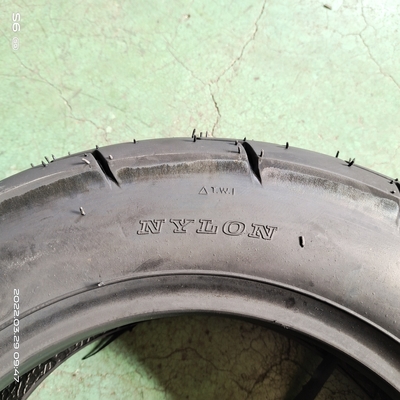 10 pollici pneumatico da moto 110/90-10 6 Ply Rate con gomma nera e 35%-55% di contenuto di gomma