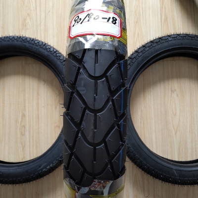 Vendere pneumatici per motocicli 90/90-18 per sostituzione/riparazione nel porto di Qingdao