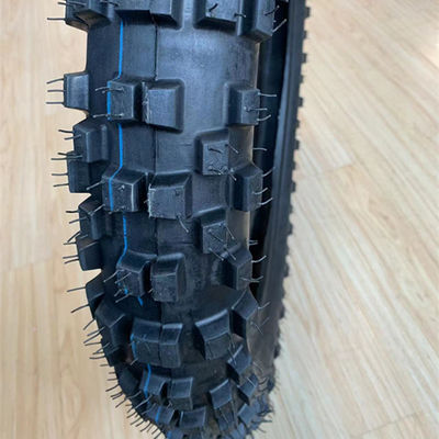 Ban Motor 80/100 21 Pneumatici per motociclette con e contenuto di gomma del 35%-55% nel porto di Qingdao