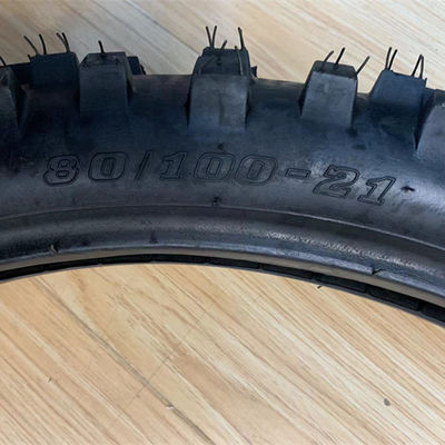 Ban Motor 80/100 21 Pneumatici per motociclette con e contenuto di gomma del 35%-55% nel porto di Qingdao