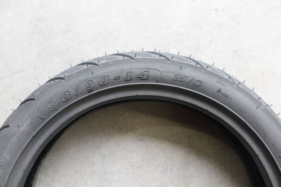 Buon pneumatico per scooter cinese 90/90-14 con peso di 2,6 kg e contenuto di gomma del 35%-55%