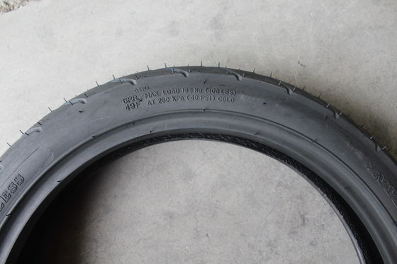 Buon pneumatico per scooter cinese 90/90-14 con peso di 2,6 kg e contenuto di gomma del 35%-55%