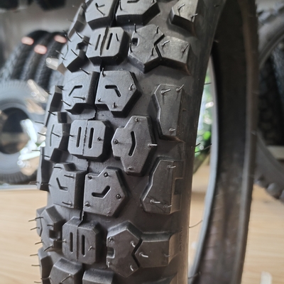 Capacità di produzione di 5000 pezzi al giorno pneumatici da 18 pollici per moto 90/90-18 909018