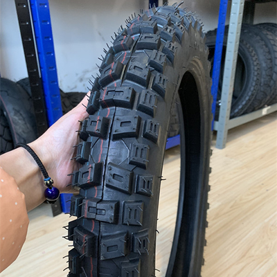 5000 pcs al giorno pneumatici per moto Maxxis per Bajaj Boxer 300-17 Contenuto di gomma 35%-55%