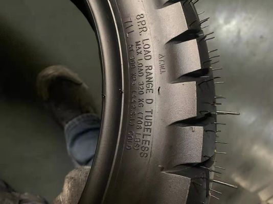 Capacità di produzione 5000 pezzi al giorno 110/90 16 pneumatici per moto senza tubi con involucro