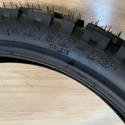 35%-55% di contenuto di gomma Pneumatici grassi offroad Motociclo 90 90 18 e con involucro