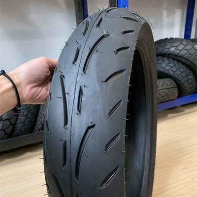 Deep Design pneumatico Shinko moto 130/70-17 per il design del battistrada profondo