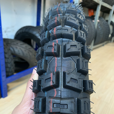Produrre 5000 pezzi al giorno con la macchina per il riciclaggio di pneumatici da motocicletta 300-17