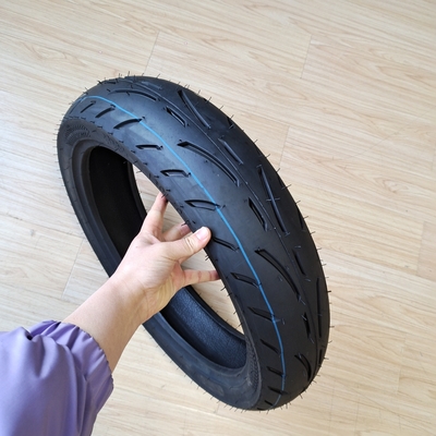 35%-55% di contenuto di gomma Casco del pneumatico 130/70-17 Pneumatici per motocicli e pneumatici durevoli